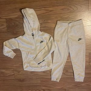 Nike zip up hoodie & sweatpants